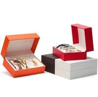Vente en gros d'usine FORTE coffret cadeau coffret de luxe personnalisable avec logo en cuir artificiel pour montre, bague et collier coffret cadeau avec nouveau logo boîtes à bijoux