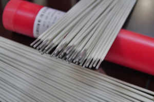 Prix usine ER4043 <span class=keywords><strong>TIG</strong></span> aluminium silicium fil de soudage électrode tige bâton baguette de soudage électrodes 4130 309 fournisseurs de soudage - Product Image 3