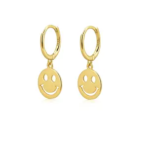 Pendientes de acero inoxidable para mujer, de oro de 18K, con cara sonriente hueca, contorno delicado, mini, con colgante de sonrisa