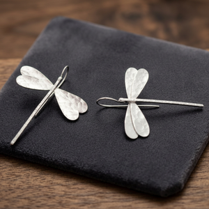 Pendientes de Latón Chapados en Oro con Diseño de Libélula, Modernos y a la Moda, Joyería Minimalista para Mujer, Hechos a Mano, Color Personalizado para Bodas y Fiestas - Product Image 2