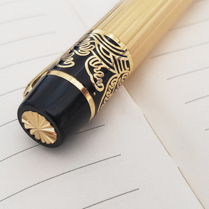 <span class=keywords><strong>Stylo</strong></span> plume en métal classique <span class=keywords><strong>haut</strong></span> <span class=keywords><strong>de</strong></span> <span class=keywords><strong>gamme</strong></span> Logo <span class=keywords><strong>personnalisé</strong></span> <span class=keywords><strong>stylo</strong></span> à bille noir or pour cadeaux promotionnels d'affaires stylos à encre - Product Image 4