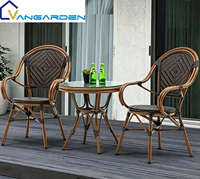 Ensemble de chaises de salle à manger empilables en rotin, résistantes aux UV, amovibles, style moderne et minimaliste, avec petite table à plateau en verre, durable, pour jardin et hôtel