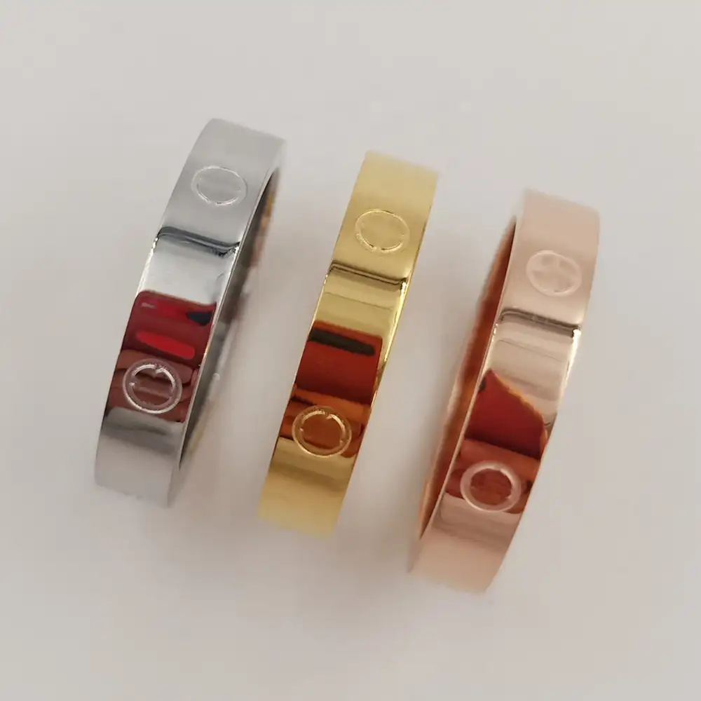 Joyería personalizada de acero inoxidable PVD para hombres y mujeres, anillos clásicos de amor simples chapados en oro de 18K, venta al por mayor