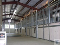 Bâtiment préfabriqué pour écurie de chevaux, atelier, structure en acier, hangar équestre, parc équestre, manège couvert