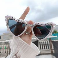 Lunettes de soleil tendance en forme de cœur ornées de perles, cadeau idéal pour anniversaire, mariage, enterrement de vie de jeune fille, mariée