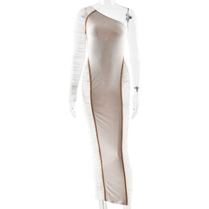 Robe longue asymétrique plissée à une épaule avec superposition transparente et taille naturelle pour les soirées - Product Image 5