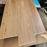 Plancher en vinyle à effet bois personnalisé, système de clic, résistant à l'eau, carrelage en vinyle SPC à emboîtement