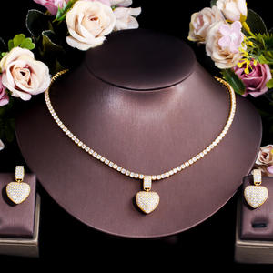 Conjunto de Joias Brilhantes com Zircônia Cúbica Banhado a Ouro Brasileiro com Pingente de Coração e Brincos para Mulheres Moda Festa de Casamento - Product Image 5