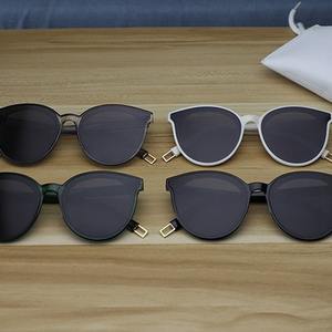 Gm Gafas de sol para mujer, montura de PC, protección polarizada Uv400, tipo 3 lentes, estilo unisex, negro con detalles en gris C1 - Product Image 5