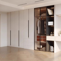 Ensemble complet de personnalisation de chambre moderne et simple avec portes vitrées, dressing, armoires, coiffeuses et baies vitrées