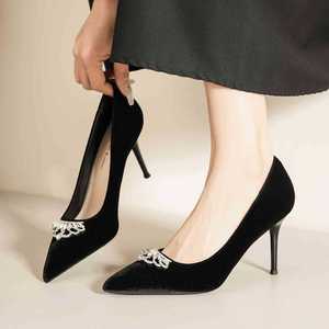Escarpins à bout pointu en velours noir avec détail en strass, chaussures de mariage pour femmes, taille adulte 6681N-218 - Product Image 2