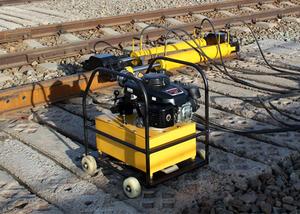 Outil de tension hydraulique pour rails ferroviaires, destiné à la construction et au redimensionnement des voies ferrées - Product Image 5