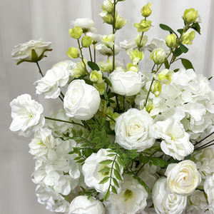 Arreglo Floral de Hortensias Artificiales de Seda Blanca y Verde Realistas, Centro de Mesa para Bodas, Eventos, Hoteles y Banquetes - Product Image 3