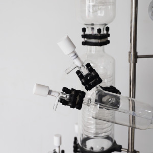 Evaporador rotativo de elevación automática con bomba de vacío Evaporador rotativo de vacío de laboratorio - Product Image 4
