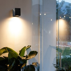 Lampada da Parete Esterna IP54 in Plastica Economica Quadrata Luce da Parete per Esterni - Product Image 6
