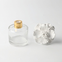 Diffuseur de parfum d'ambiance en céramique et porcelaine en forme de fleur, avec bouteille en verre de 50 ml, pour huiles essentielles, en gros et en stock