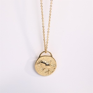 สร้อยคอจี้รูปนกและโลมาสองด้าน ชุบทอง ทำจากสแตนเลสสตีลวินเทจ - Product Image 3