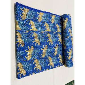 Colcha Kantha estampada a mano con detalles artesanales y tela transpirable para interiores acogedores - Product Image 2