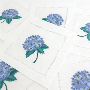 <span class=keywords><strong>Serviette</strong></span> en <span class=keywords><strong>tissu</strong></span> brodée d'hortensias, coins perforés, bords cousus, sous-verre, best-seller transfrontalier - Product Image 2