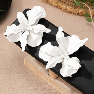 Phóng Đại Mới Đến Hợp Kim Đặc Biệt Hình Hoa <span class=keywords><strong>Stud</strong></span> Bông Tai Pháp Cổ Điển Và Thanh Lịch Tai <span class=keywords><strong>Stud</strong></span> Cho Phụ Nữ - Product Image 4