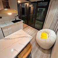 PuTian Mobiles Tiny House mit 2 Schlafzimmern, Faltbares Vorgefertigtes Haus, 20ft 40ft Luxuriöses Erweiterbares Containerhaus