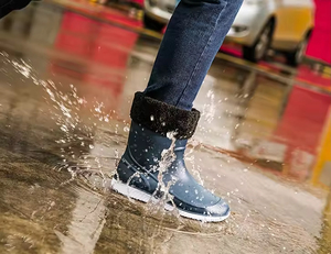 Bottes <span class=keywords><strong>de</strong></span> <span class=keywords><strong>pluie</strong></span> en PVC pour femmes YL-2081, noires, chaudes, antidérapantes, imperméables, pour l'extérieur, idéales pour l'hiver – Vente en gros - Product Image 5