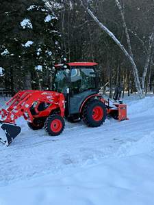 Cargadora de Ruedas Kioti 2025 con Minicargadora KL4030 y Cargadora Frontal KB2475L con Horquillas - Product Image 4