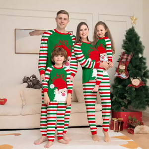 Feliz Natal Papai Noel Ho Ho Ho Conjuntos de Roupas Combinando para Mãe, Filha, Pai e Filho, 2 Peças, Listrado Vermelho e Verde, Pijama Feminino e Roupa de Casa - Product Image 3