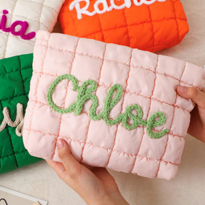 Sac de maquillage personnalisé en forme de lettre Uionen, sac plissé uni à porter à la main, sac tendance à carreaux - Product Image 4