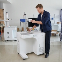 Graveur laser à fibre certifié CE Raytu pour marquage permanent sur surface métallique en fer, cuivre et alliage