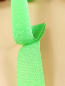 Bande auto-agrippante en velours personnalisée de haute qualité, solide et durable, à coudre sur les vêtements, Velcro - Product Image 3