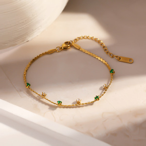 SUMMLY - Pulsera Apilable de Acero Inoxidable con Zirconia Verde Trébol Chapada en Oro de 18K, Joyería de Moda para Mujer, Resistente al Agua, para la Playa - Product Image 3