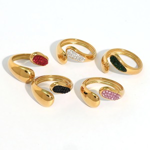 Anello Aperto in Acciaio Inossidabile Placcato Oro 18K con Zirconi, Design Semplice, Alla Moda e Personalizzato, Decorazione Artigianale - Product Image 1