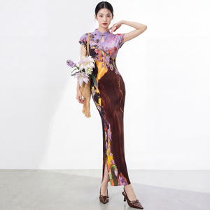 Vestido Midi Estilo Chino con Cuello Mandarín y Estampado Floral, Ajustado, de Manga Corta, Tejido en Seda, PY 2026 - Product Image 3