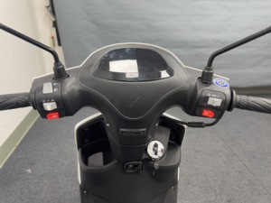 Valioso Scooter de Gasolina <span class=keywords><strong>JOG</strong></span> de <span class=keywords><strong>49cc</strong></span>/50cc con EEC/COC para Venta al por Mayor, Motocicleta de Gasolina de 25km/h, Ciclomotor Duradero con MOQ Bajo - Product Image 2