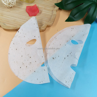 Masque facial en feuille de Tencel à la Centella Asiatica, surface lisse en maille haute densité assurant une absorption uniforme et un contrôle du sébum