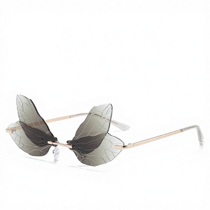 Lunettes de soleil <span class=keywords><strong>Bettega</strong></span> tendance européenne et américaine, lunettes de soleil à ailes, couleur dégradée exagérée, lunettes de soleil de célébrité, lunettes de soleil de plage transfrontalières - Product Image 3