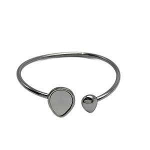 Brazalete de Moda SmileJoyas, Acero Inoxidable 316L, Baño de Oro PVD, Forma de Corazón, Joyería Moderna, Sostenible y Resistente - Product Image 1