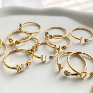 Bague personnalisée <span class=keywords><strong>avec</strong></span> initiale <span class=keywords><strong>et</strong></span> <span class=keywords><strong>pierre</strong></span> <span class=keywords><strong>de</strong></span> <span class=keywords><strong>naissance</strong></span> eManco, 5 jours, en acier inoxydable, ajustable, idéale pour le dropshipping - Product Image 4
