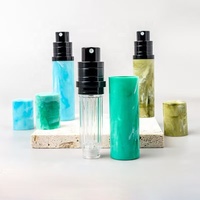 Vente en gros de flacons pulvérisateurs miniatures en plastique marbré de 5 ml de la marque SWJ, origine Zhejiang, pour cosmétiques, liquides et huiles essentielles.
