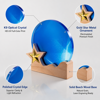 Plakat Kristal Kayu Kustom Cetak Galaksi Biru Bentuk Bulat Alas Kayu Beech Bintang Emas Logo Terukir OEM MOQ Rendah Grosir