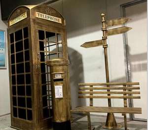 Cabine téléphonique classique rouge de Londres en métal, vente chaude, ensemble rose et bleu, cabine téléphonique, boîte aux lettres, panneau d'orientation, banc double paysager - Product Image 1