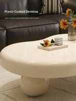 Table basse en pierre en forme de nuage, design de luxe léger d'inspiration française, ton crème, table de forme irrégulière, pour salons modernes.