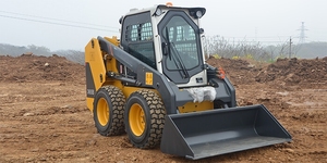 Chargeuse compacte 365B 50HP à haute efficacité, moteur importé 0,4 m³, idéale pour entrepôts étroits, petites exploitations agricoles et travaux de construction - Product Image 3
