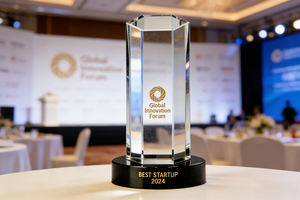 Trophée <span class=keywords><strong>de</strong></span> compétition professionnel personnalisé en acrylique léger - Personnalisation rapide du logo et du titre pour les summits sectoriels, les défis d'innovation - Product Image 3