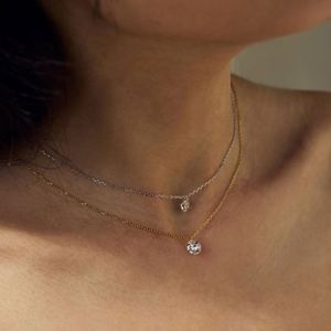 สร้อยคอจี้เพชรซิร์โคเนีย 5A ดีไซน์คลาสสิคจาก Dylam ชุบทองคำขาว 14K บนเงินแท้ 925 พร้อมสายโซ่แบบเชื่อมต่อ - Product Image 3