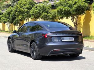 <span class=keywords><strong>Tesla</strong></span> <span class=keywords><strong>Model</strong></span> <span class=keywords><strong>3</strong></span> Long Range <span class=keywords><strong>2023</strong></span>, version mise à jour : double moteur, transmission intégrale, transmission automatique - Product Image 6