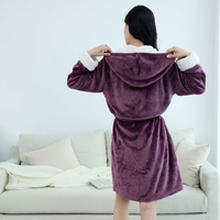 Peignoir court à capuche en velours pour femme