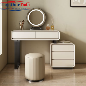 Table de toilette de luxe au design moderne et minimaliste avec panneau en bois et miroir sur pied pour hôtel, salon et chambre à coucher - Product Image 4