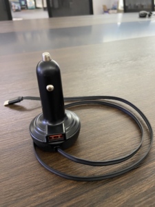 شاحن سيارة قابل للسحب مع منفذ USB-C للشحن السريع، مزود بكابل ومنفذين للشحن، متوافق مع الهواتف المحمولة والأجهزة الإلكترونية - Product Image 4